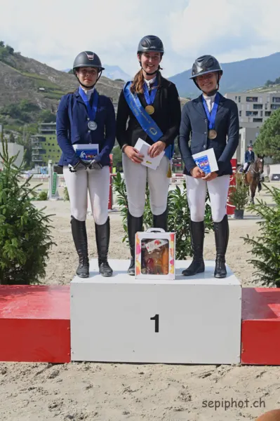 podium_J-R-1001662 sion 2020